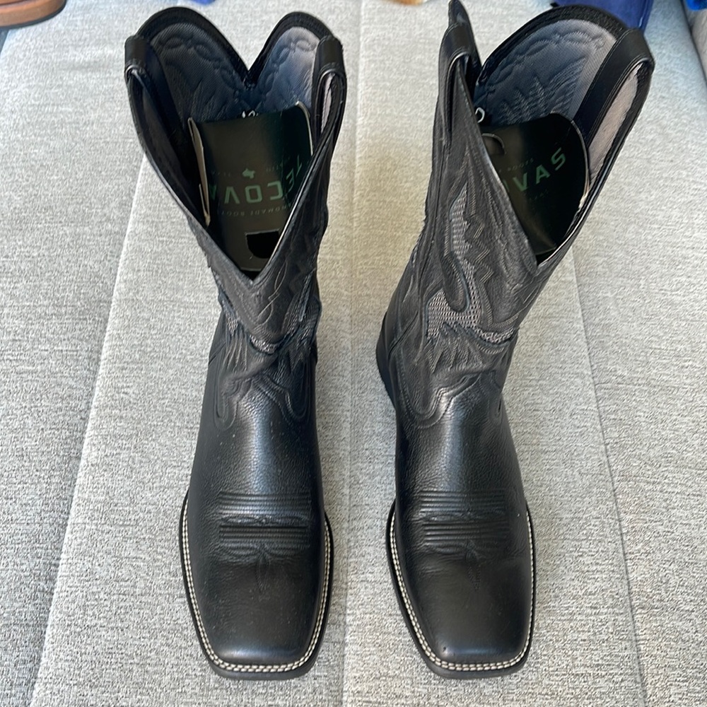 Ariat boots square toe. 13d worn only twice. ATS pro boots.